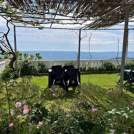Garden Villa Guni Krujë Eksteriør billede