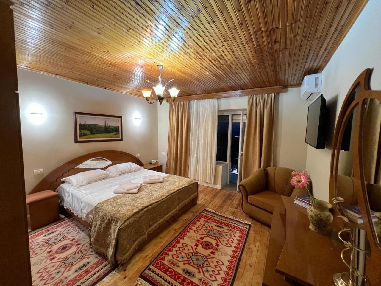 Garden Villa Guni Krujë Eksteriør billede