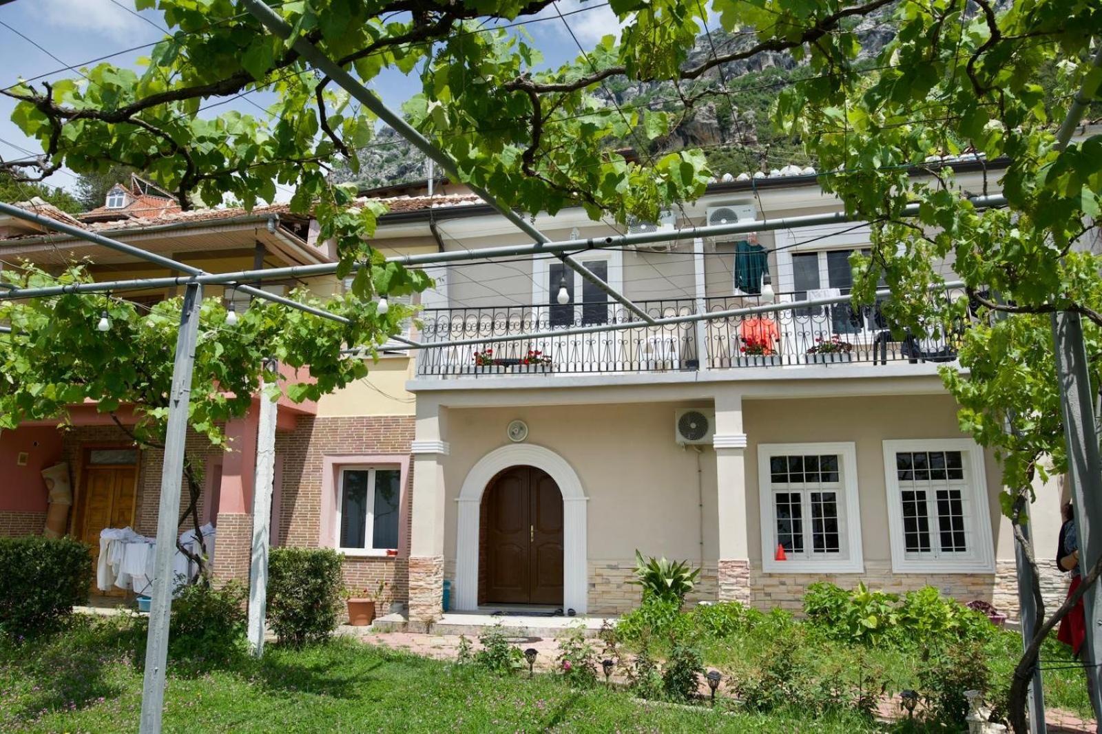 Garden Villa Guni Krujë Eksteriør billede
