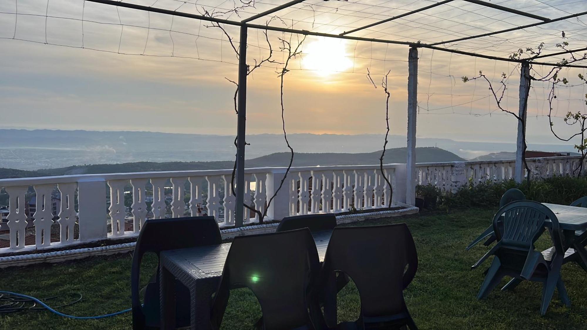 Garden Villa Guni Krujë Eksteriør billede