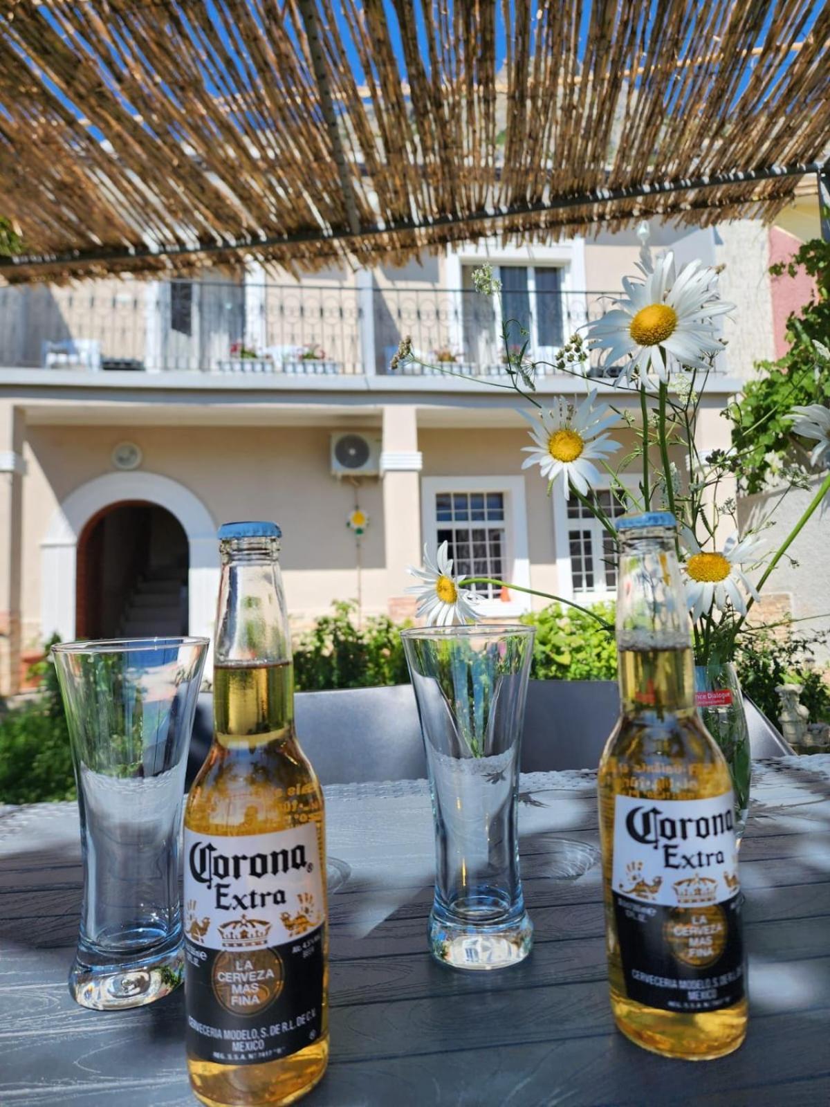 Garden Villa Guni Krujë Eksteriør billede