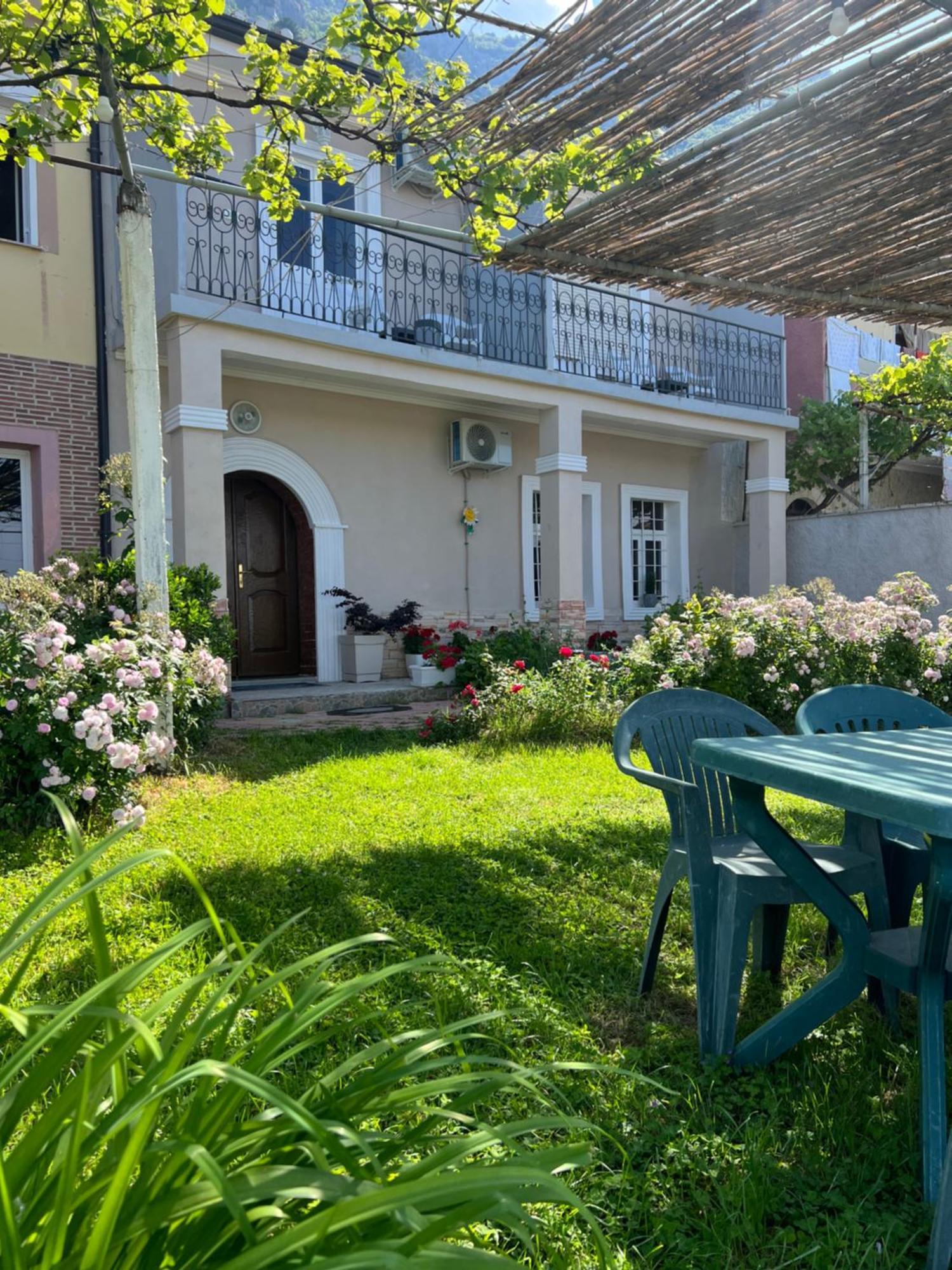 Garden Villa Guni Krujë Eksteriør billede